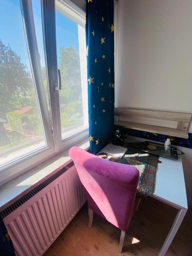 Schoenes Zimmer Im Charmanten Haus Berlin Extérieur photo