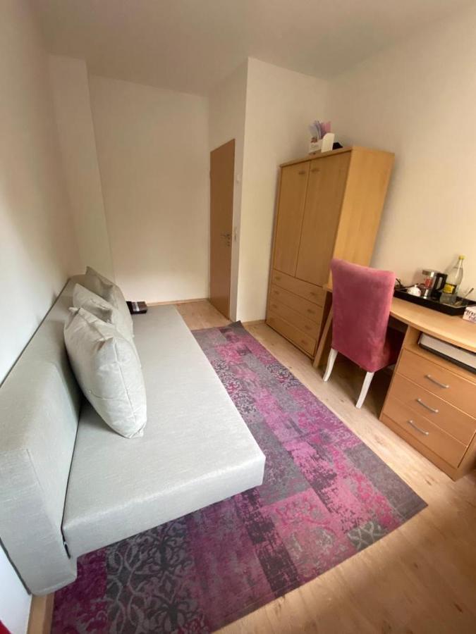 Schoenes Zimmer Im Charmanten Haus Berlin Extérieur photo
