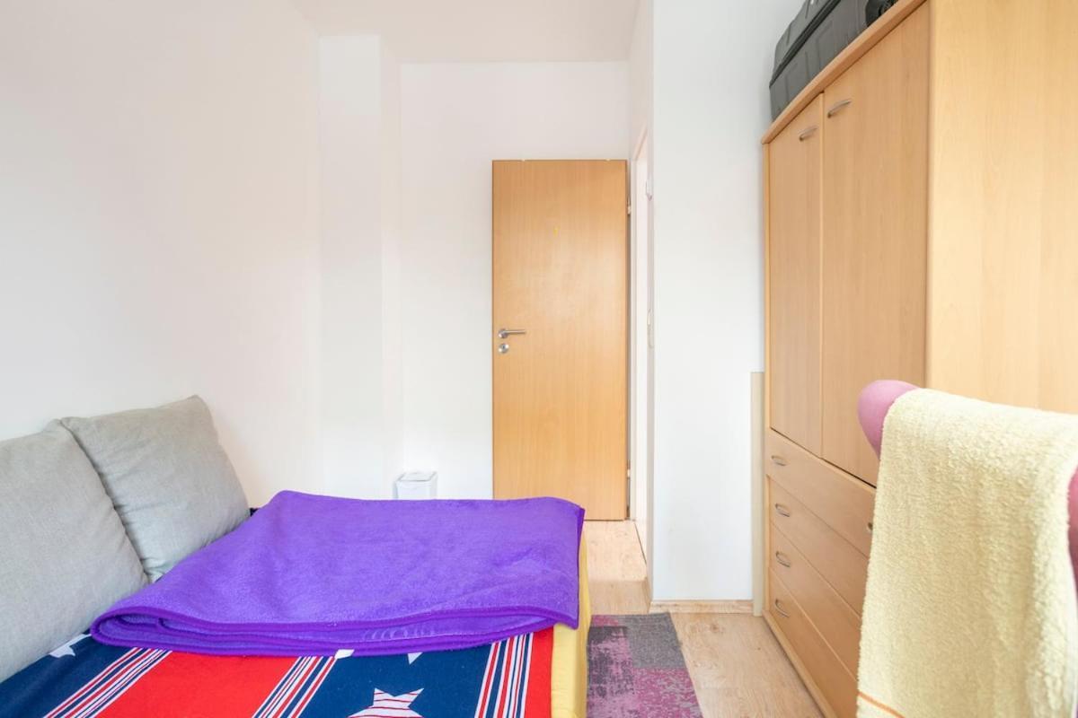 Schoenes Zimmer Im Charmanten Haus Berlin Extérieur photo